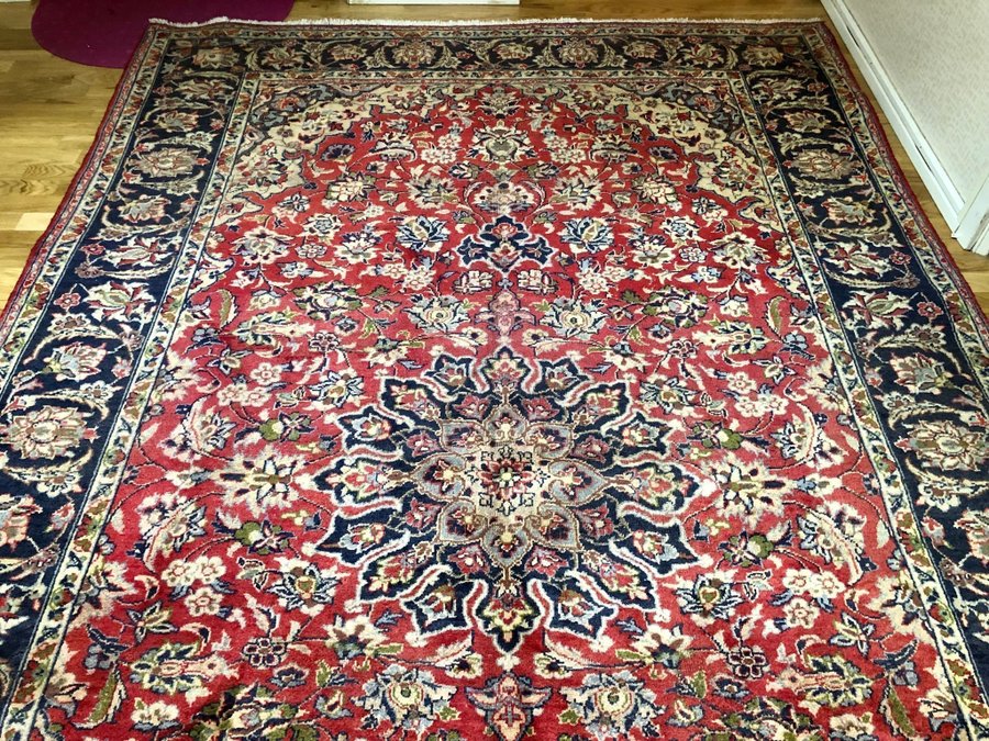 Charmig sliten handknuten orientalisk ullmatta 202x314 cm