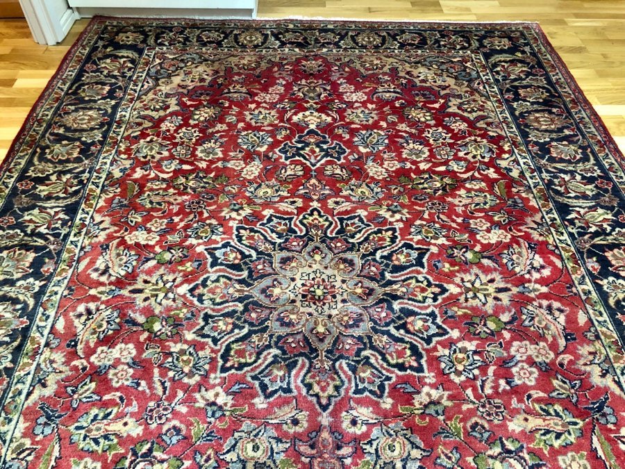 Charmig sliten handknuten orientalisk ullmatta 202x314 cm