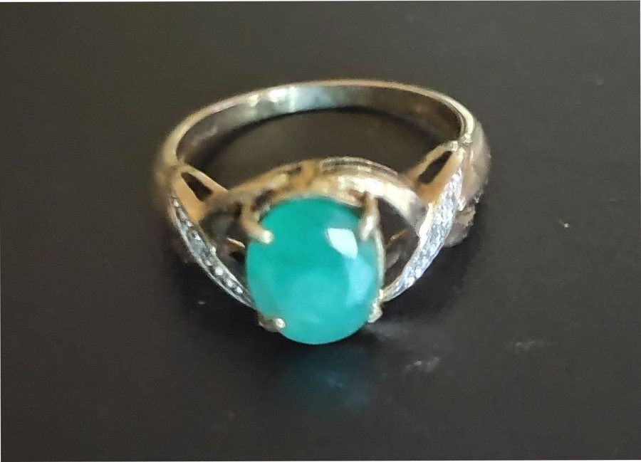 Äkta 10k gulguld Ring med diamanter 002 och Emerald stl Ø17 7