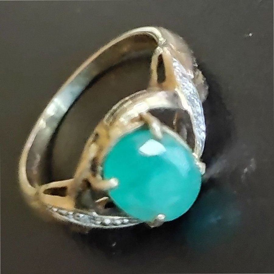 Äkta 10k gulguld Ring med diamanter 002 och Emerald stl Ø17 7