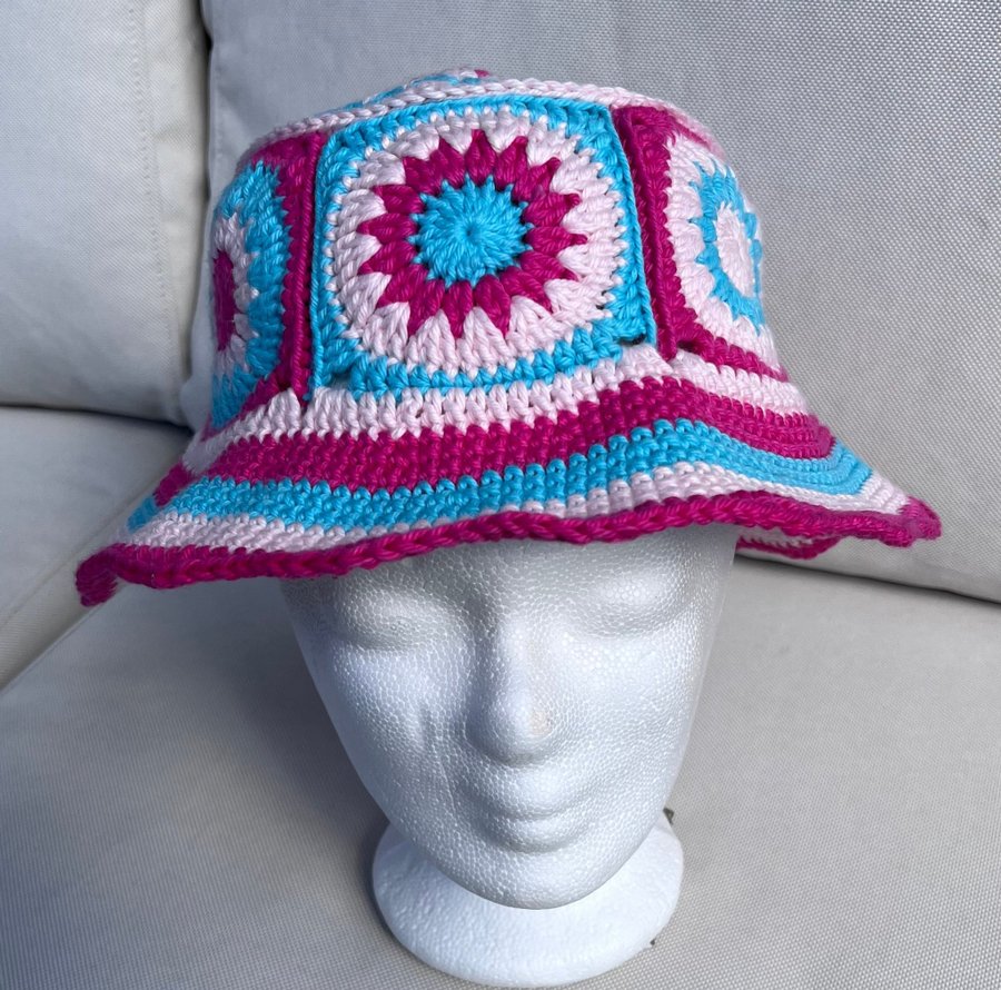 Virkad hatt ~*~ Solhatt bucket hat rosa turkos