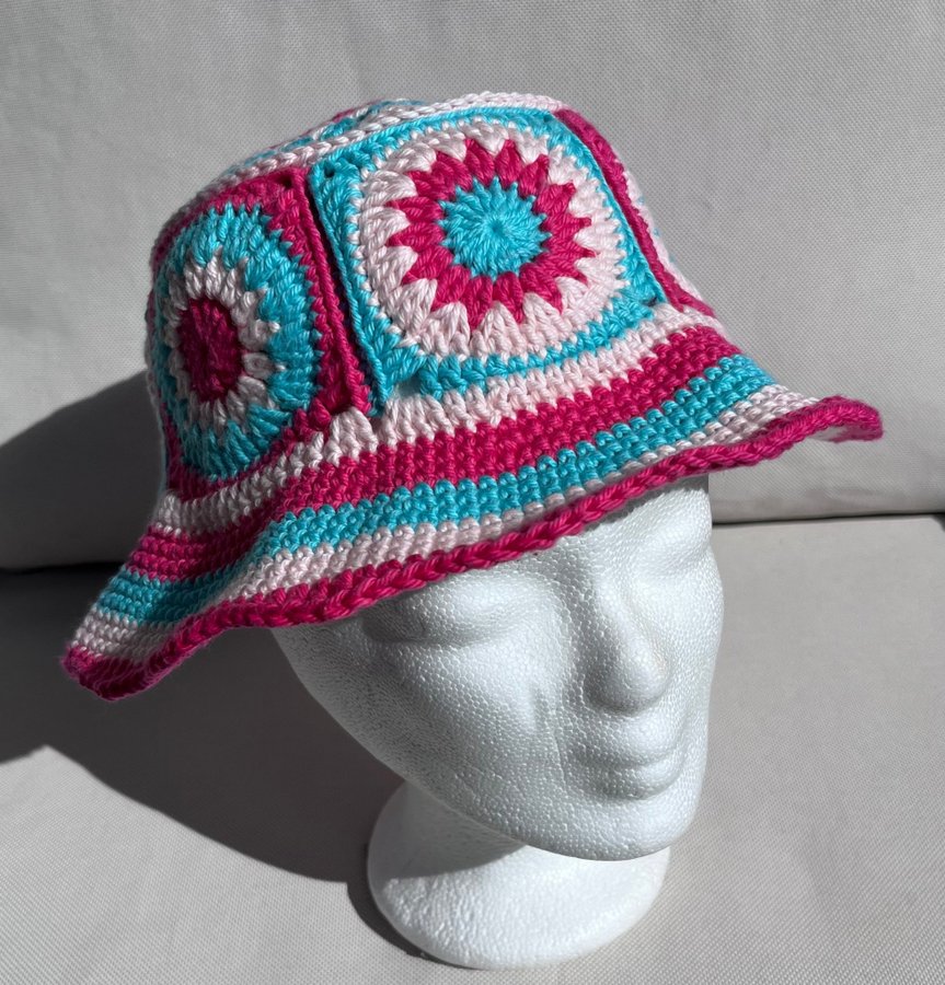 Virkad hatt ~*~ Solhatt bucket hat rosa turkos