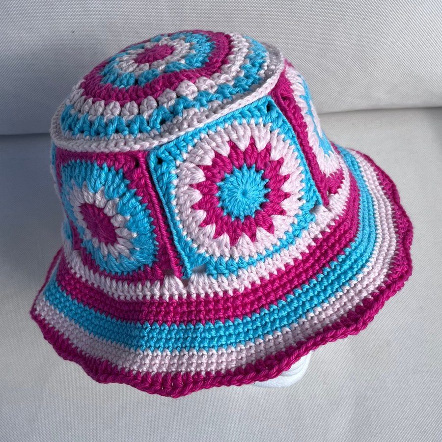 Virkad hatt ~*~ Solhatt bucket hat rosa turkos