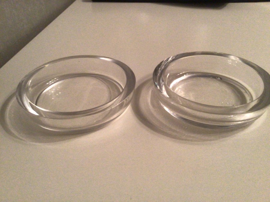 Två stycken gamla askfat/glasfat diameter 11 cm