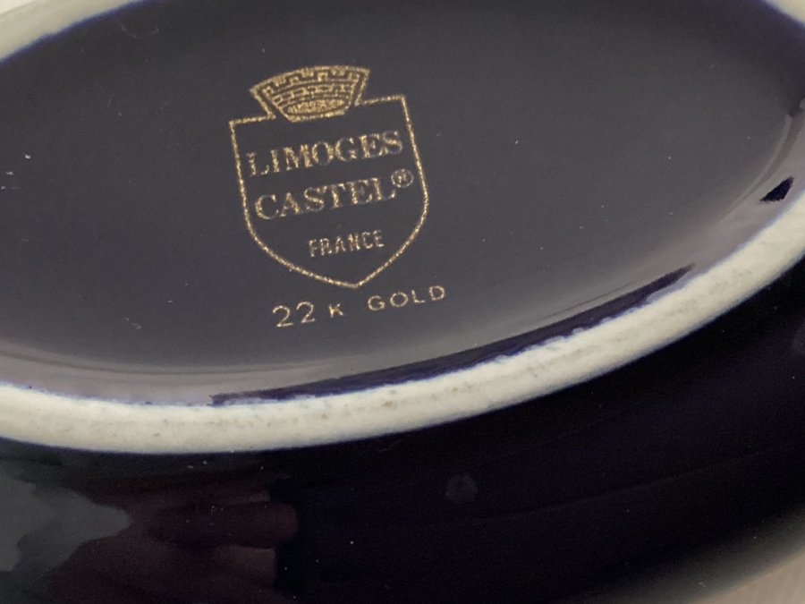 Limoges Castel France skal med lock i porslin och äkta guld 22k