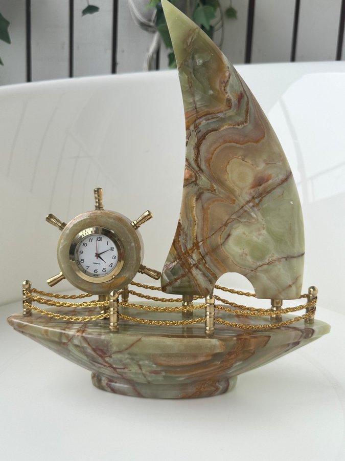 Marmor onyx hand tillverkad båt med klocka