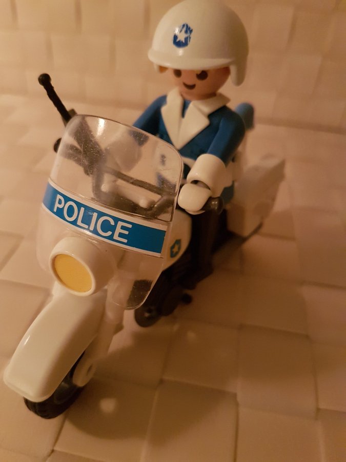 Vintage PLAYMOBIL Geobra Polis med Polismotorcykel och tillbehör