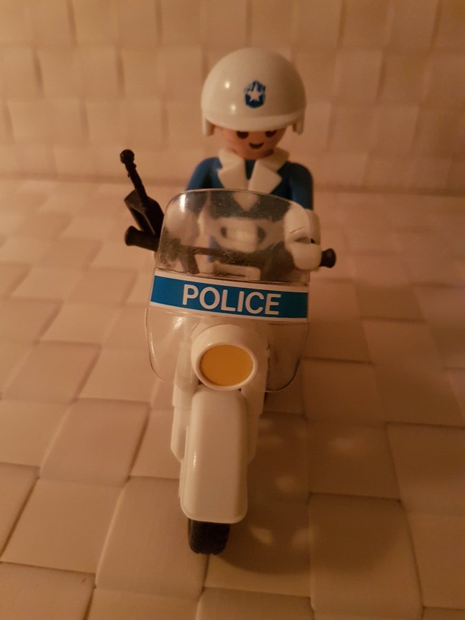 Vintage PLAYMOBIL Geobra Polis med Polismotorcykel och tillbehör