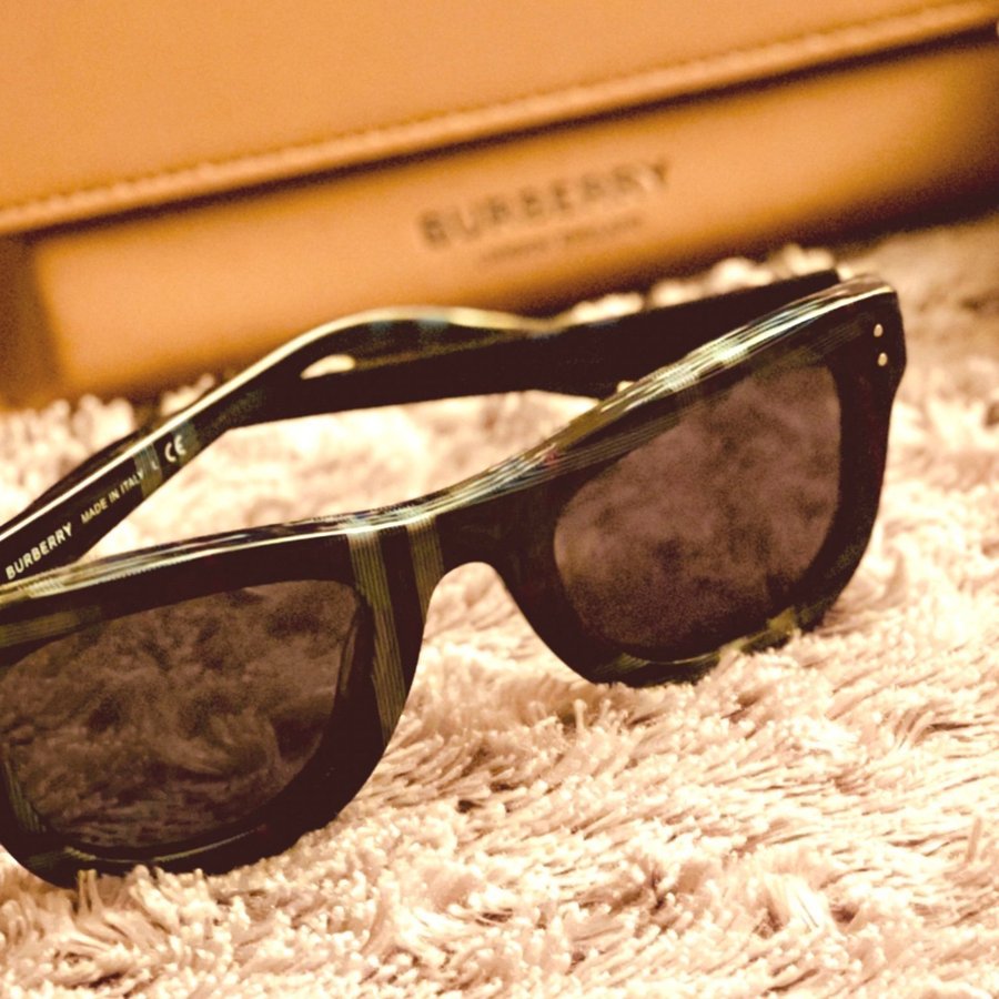 Burberry solglasögon nya