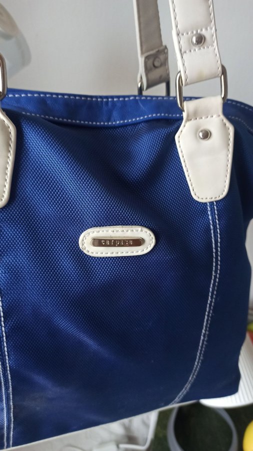 Retro handväska i tyg Carpisa blå med vita handtag