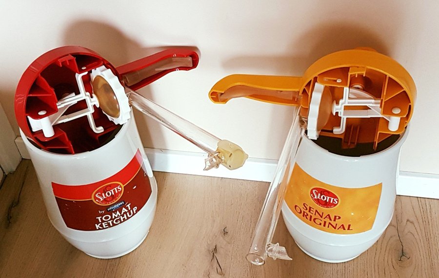 Nostalgi Slotts dispenser med pump för ketchup / senap