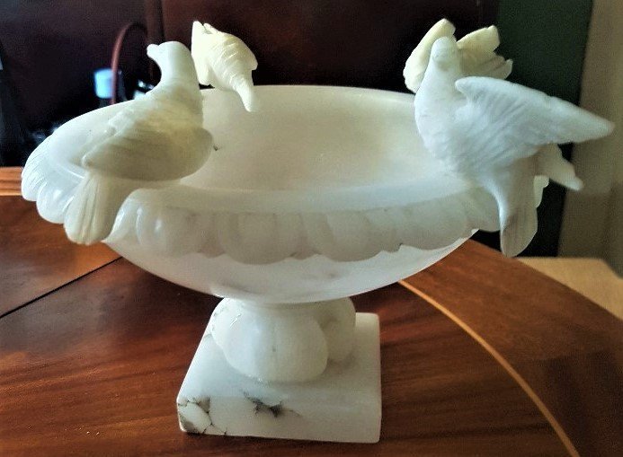 Vacker antik alabaster skål - Tazza (bird bath) by L Rossi