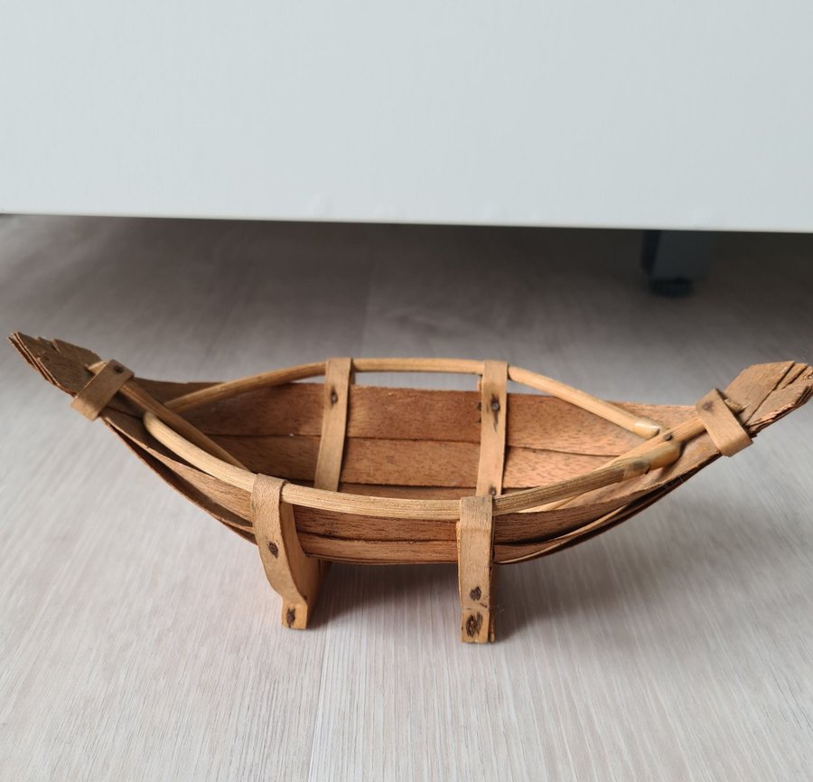 Träbåt eka hantverk hemslöjd båtformad skål retro vintage