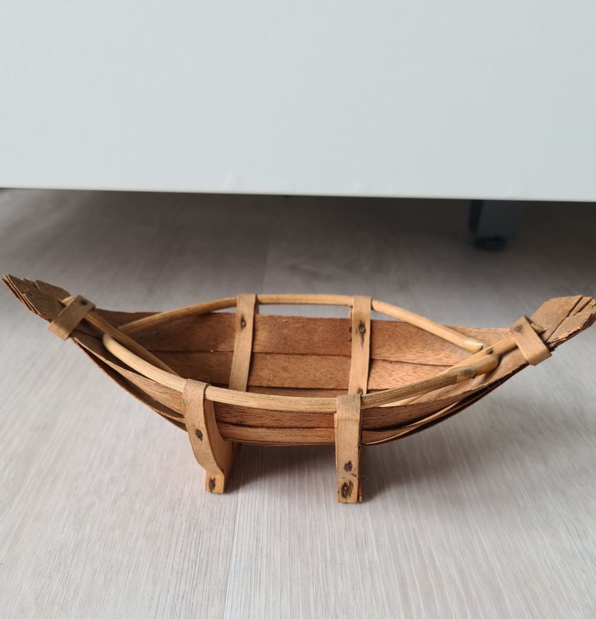 Träbåt eka hantverk hemslöjd båtformad skål retro vintage