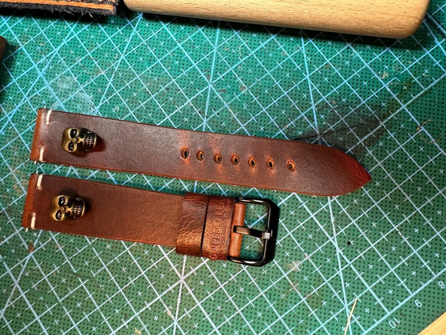 Handgjord klockarmband i äkta läder