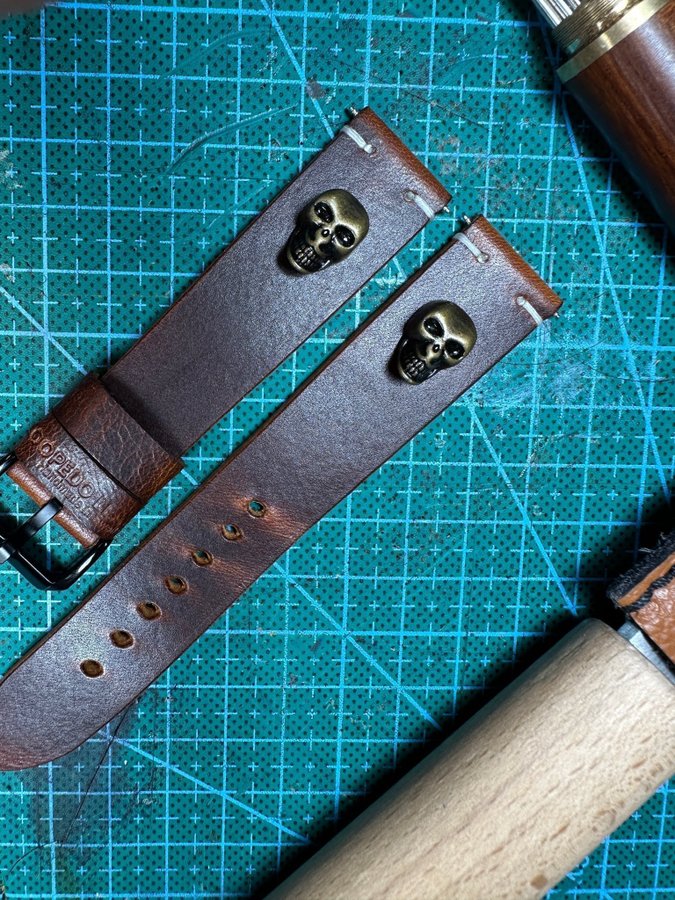 Handgjord klockarmband i äkta läder