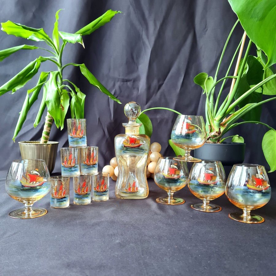 Handmålad Karaff + 5 Cognac Glas + 6 Shotglas Segelbåt Motif!