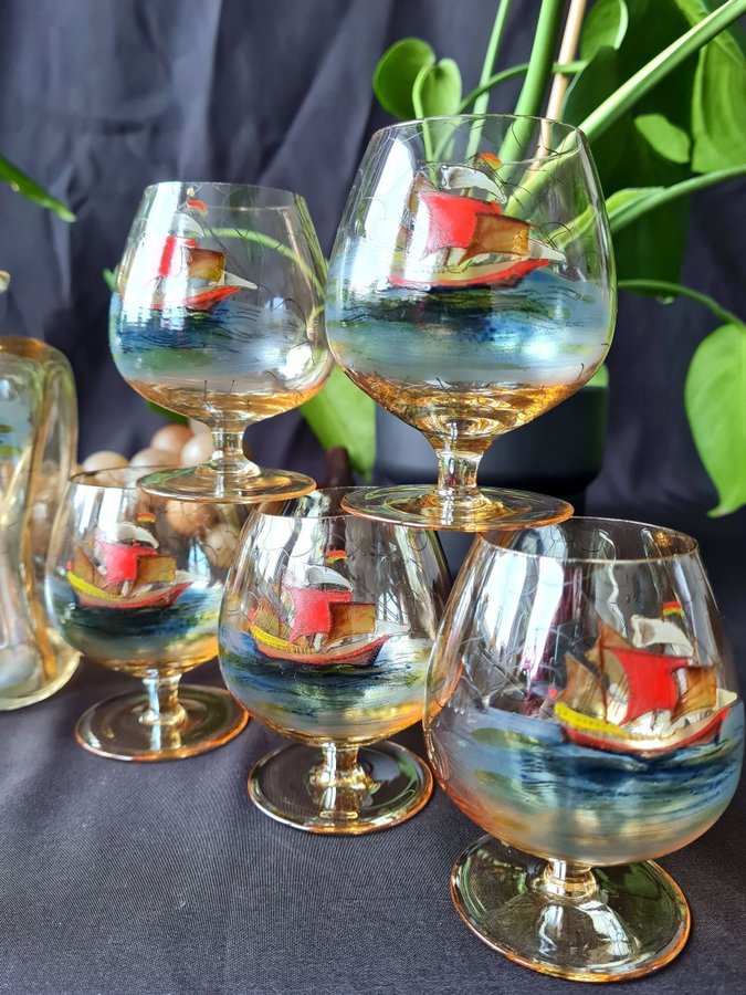 Handmålad Karaff + 5 Cognac Glas + 6 Shotglas Segelbåt Motif!