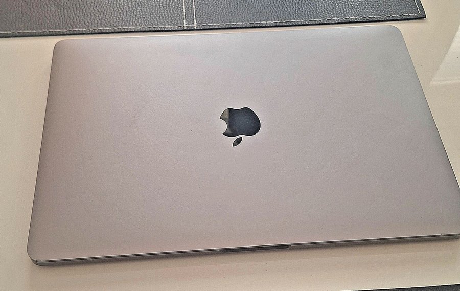 MacBook Pro 2017 133 tum med Retina