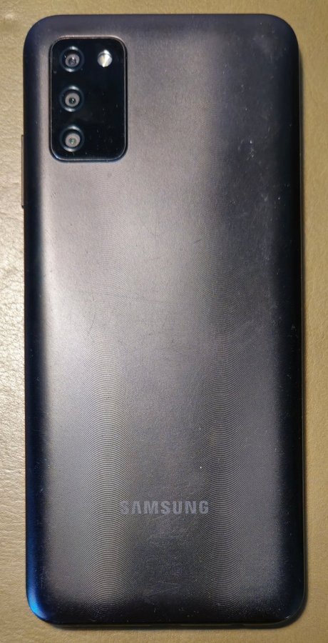 Samsung Galaxy A03S med sex fodral