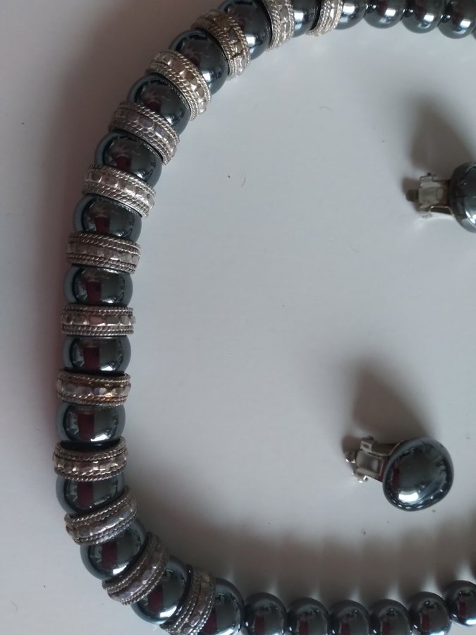 hematite halsband och örhängen - halsbandet är 40cm lång