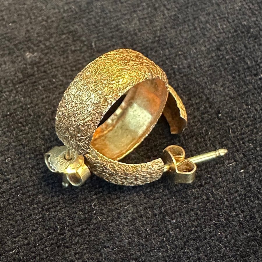 14 carat gold Earrings hoops vintage 1970'