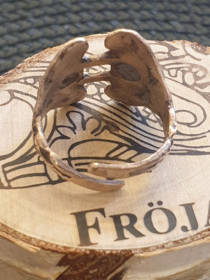 Ring brons etui av björk KNUTPPAULSEN NORWAY