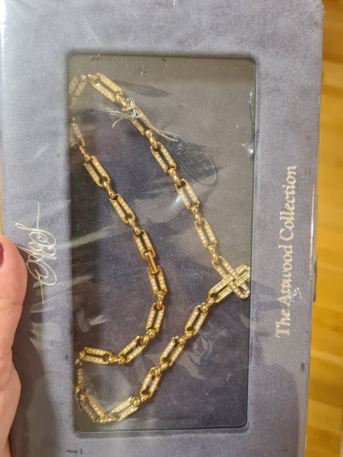 Ny Attwood guldpläterade halsband med kristaller
