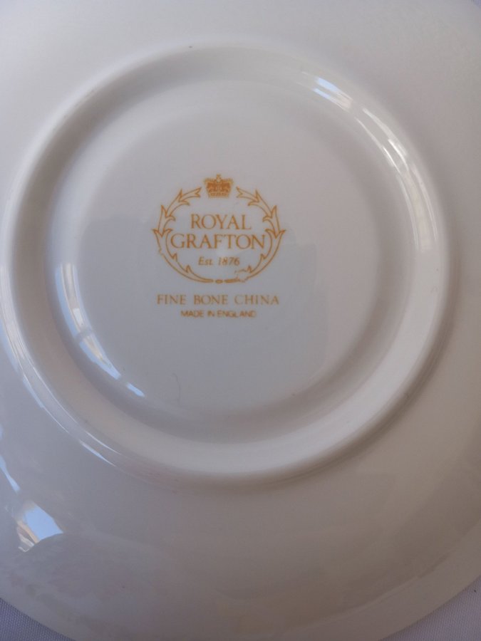 2 kaffekoppar med fat Royal Grafton Fine Bone China