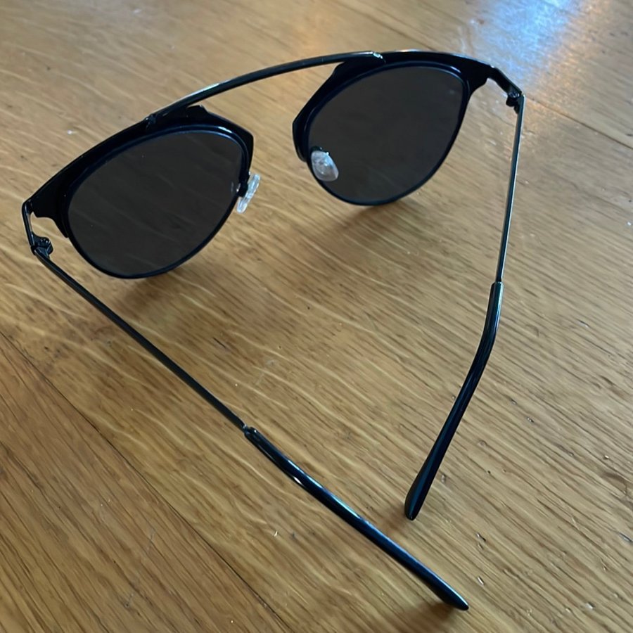 Solglasögon svart metall-ram svarta glas