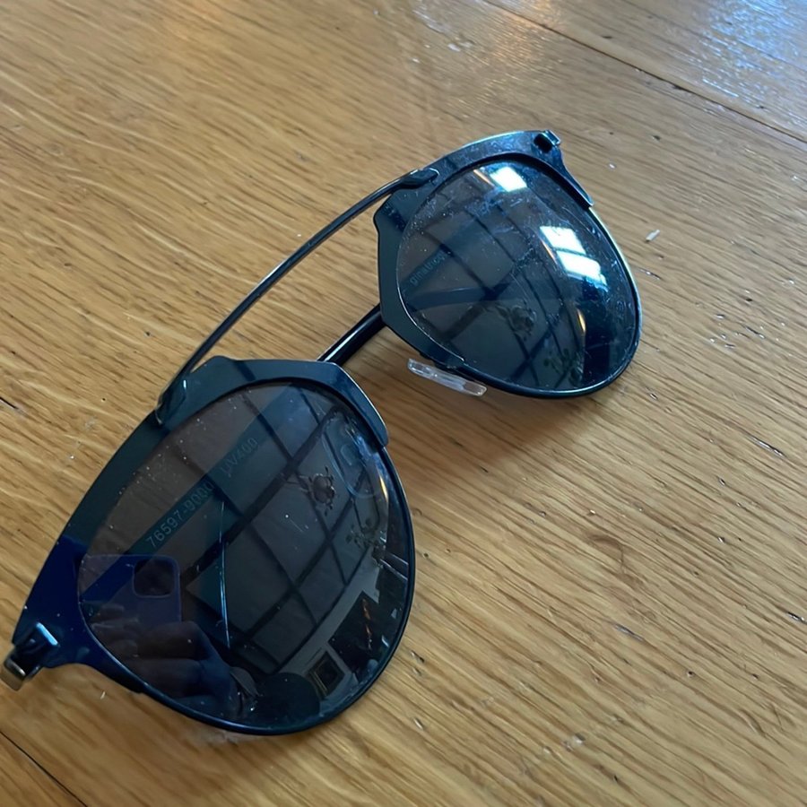 Solglasögon svart metall-ram svarta glas