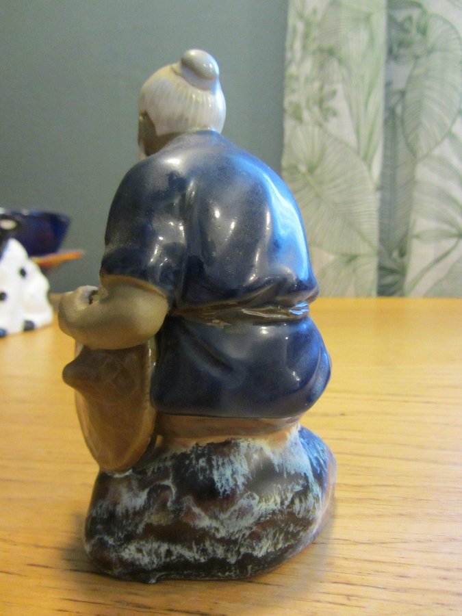 Fiskare Fiskargubbe Figurin Skulptur Lergods Wanjiang Kina 1900-tal Prydnad