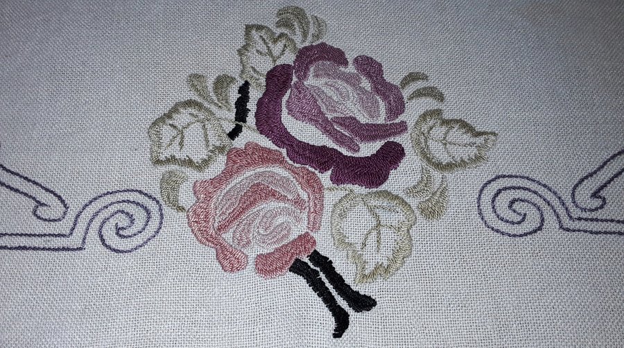 JUGEND ROSOR Gammal FIN handbroderad vacker linne JUGEND DUK 97 cm x 95 cm