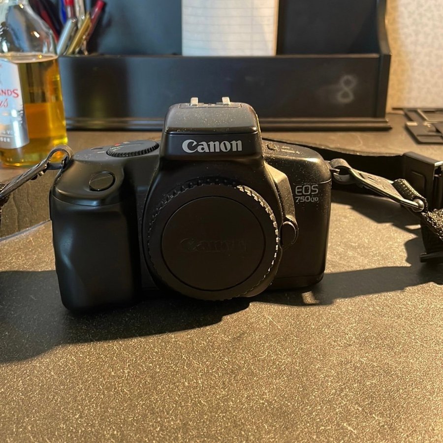 Canon EOS 750QD kamera