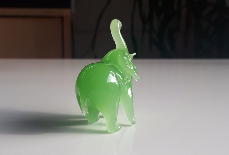 Like-New Miniature Elephant Figurine 5cm Stone? Glass? Gemstone?