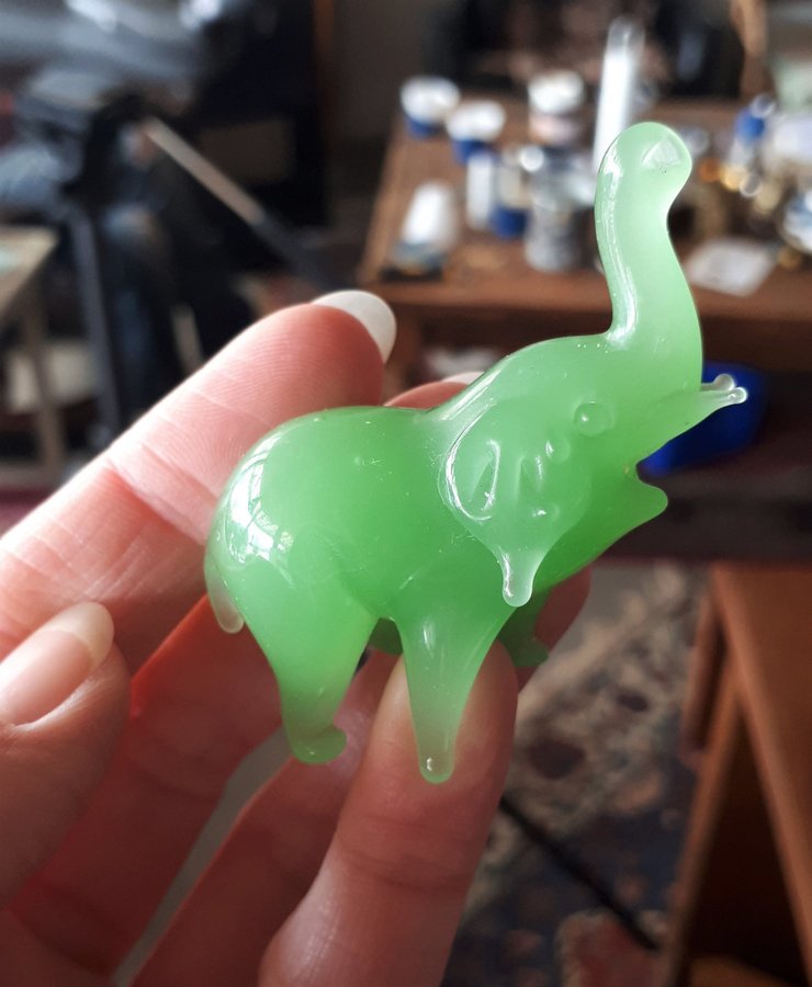 Like-New Miniature Elephant Figurine 5cm Stone? Glass? Gemstone?