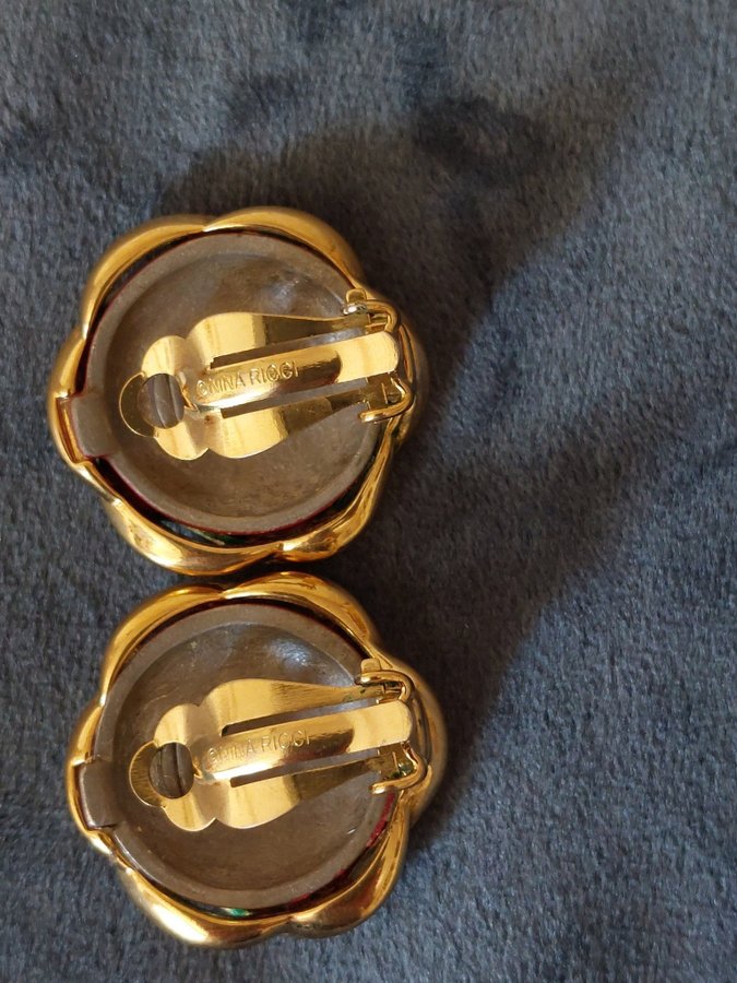 VINTAGE CLIPS NINA RICCI