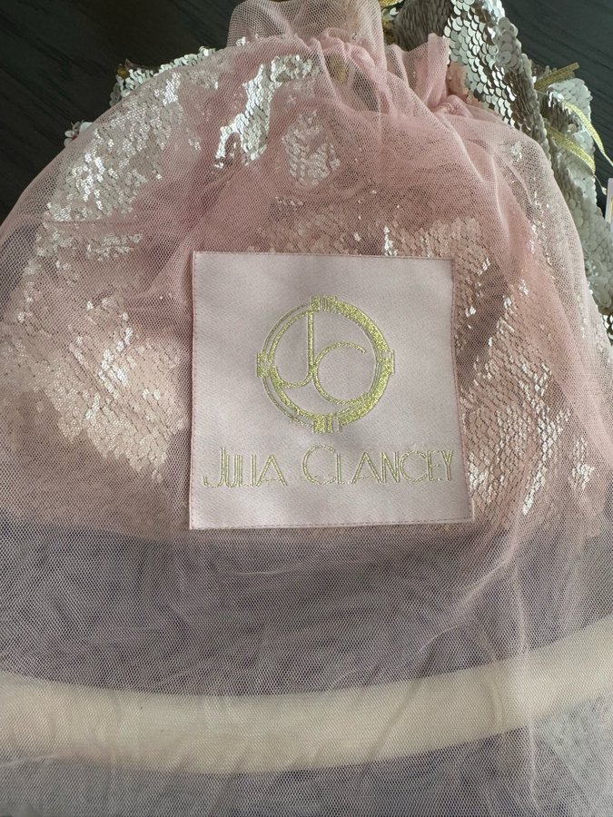 Julia Clancey rosa och guld turban