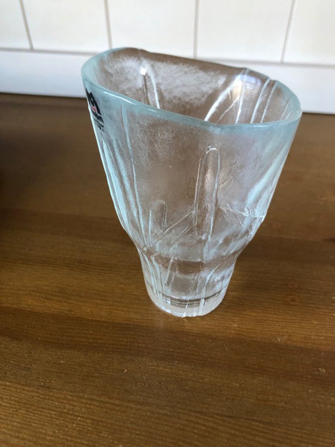 Vacker Muurla glas Finland etikettmärkt vas