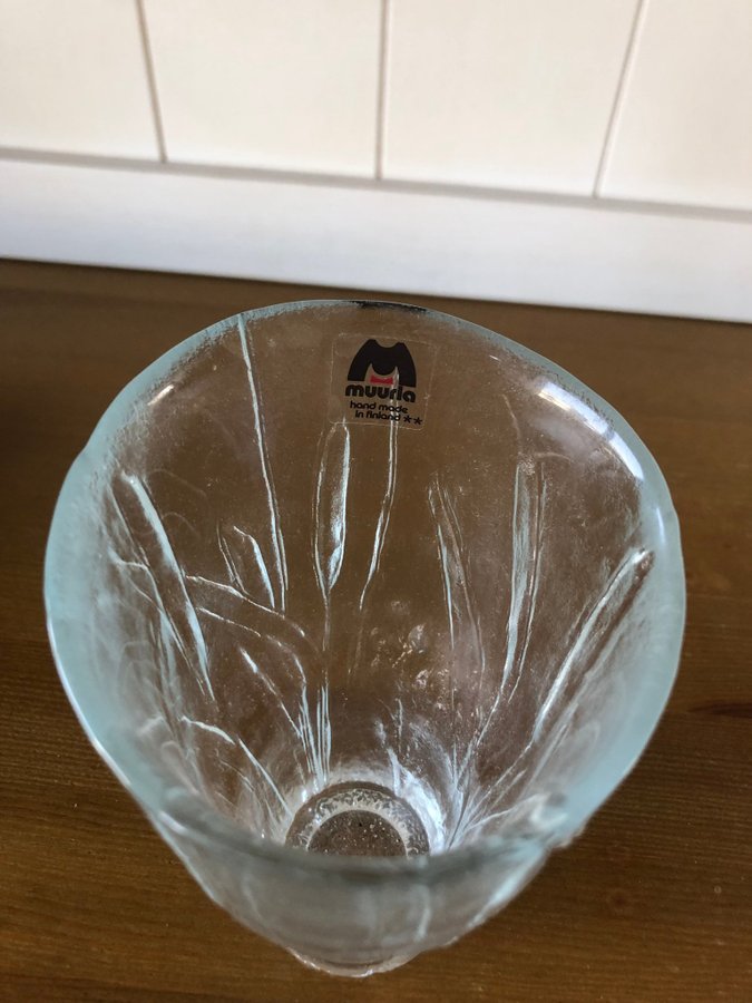 Vacker Muurla glas Finland etikettmärkt vas