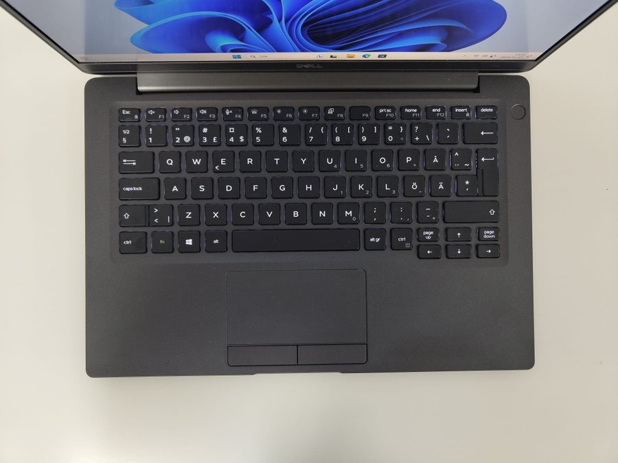 DELL Latitude 7400 - 14" - Core i5 - 16 RAM - 256GB SSD (1ÅR GARANTI)