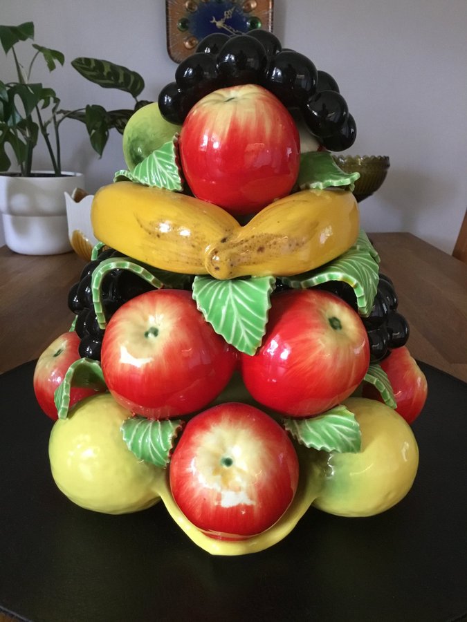 SKULPTUR Bordsdekoration ”Centerpiece” fruktskål i porslin SIA Keramik