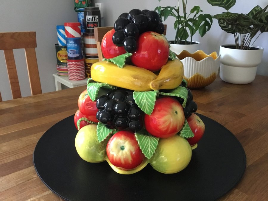 SKULPTUR Bordsdekoration ”Centerpiece” fruktskål i porslin SIA Keramik