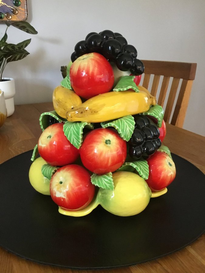 SKULPTUR Bordsdekoration ”Centerpiece” fruktskål i porslin SIA Keramik