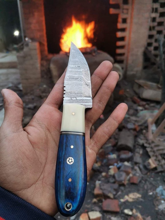 Handmade Damascus Hunting Camping Everyday Knife