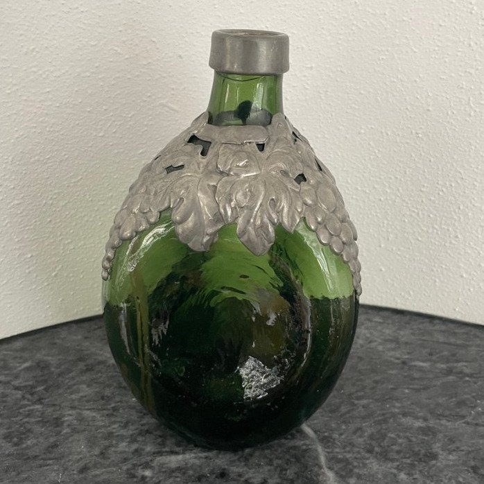 Antik / jugend - grön flaska metalldekor / tenndekor