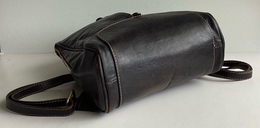 Vera Pelle - Italy Ryggsäck - mörkbrun i äkta läder H: 32cm