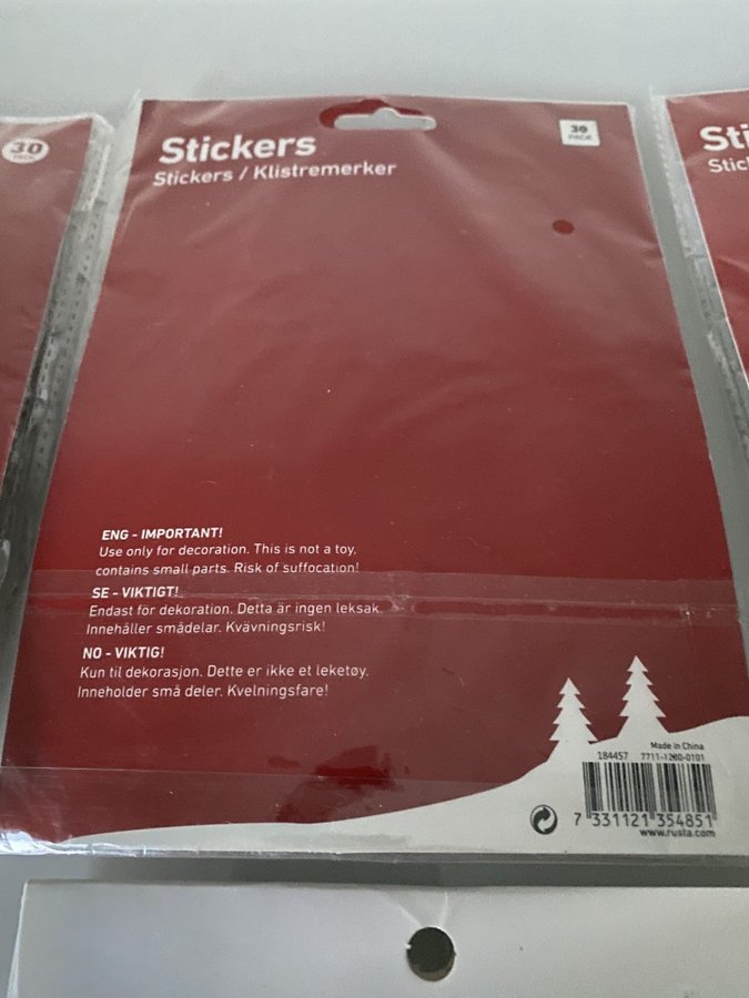 4 st JULSTICKERS samt 2 st JULGRANS BALLONGER 90 CM - NYA OANVÄNDA  OÖPPNADE