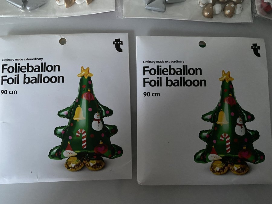 4 st JULSTICKERS samt 2 st JULGRANS BALLONGER 90 CM - NYA OANVÄNDA  OÖPPNADE