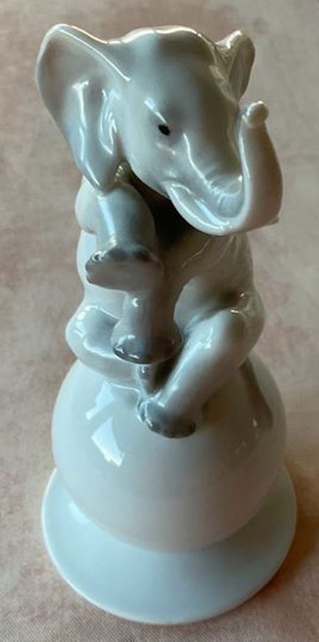 Rosenthal Figur - Elefant auf Kugel von 1938 Modellnummer B953